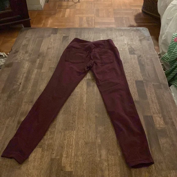 Athleta great stretchy yoga pants with great front and back pockets! - Picture 10 of 14